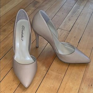 Women’s 7.5 nude Heels
